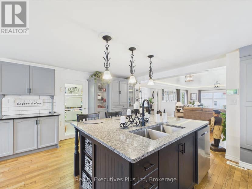 16 Albert Street — photo 26 of 40