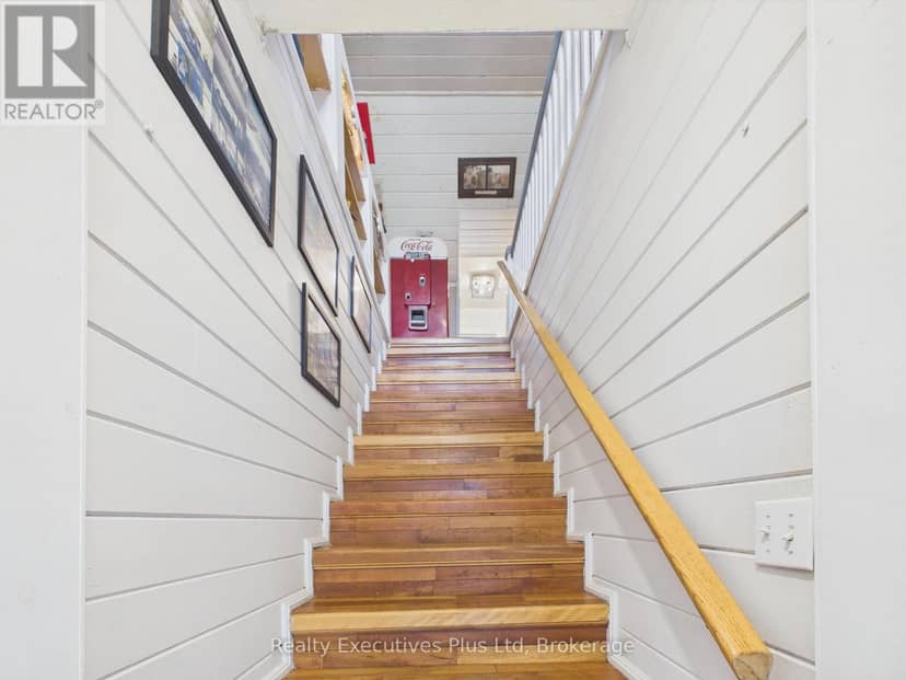 16 Albert Street — photo 27 of 40