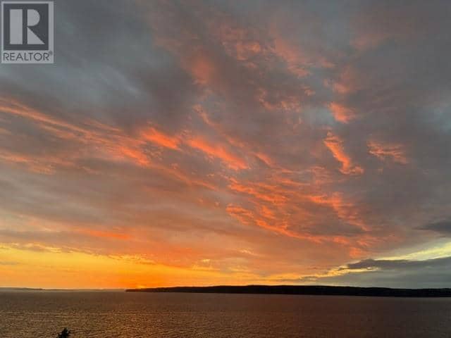 10 Ocean's Edge — photo 38 of 40