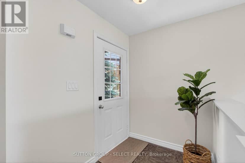1893 Stackhouse Crescent — photo 4 of 36