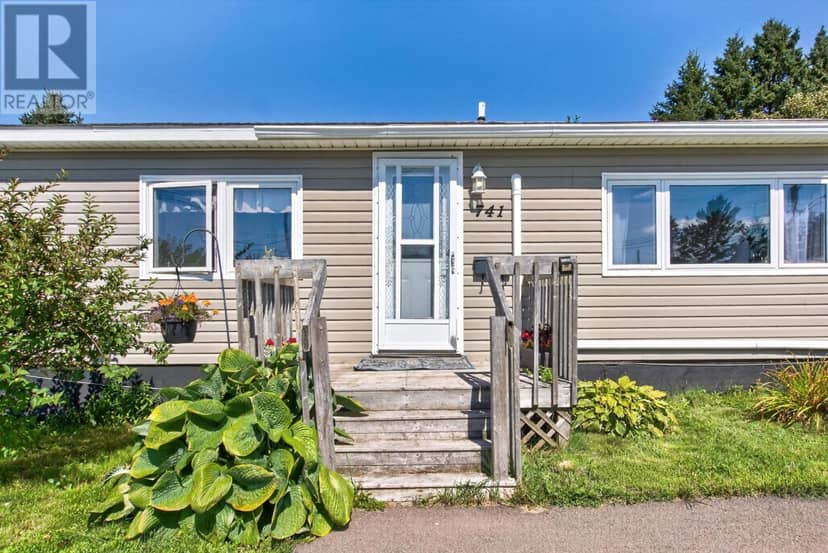 741 Starling Street, Summerside, photo 7