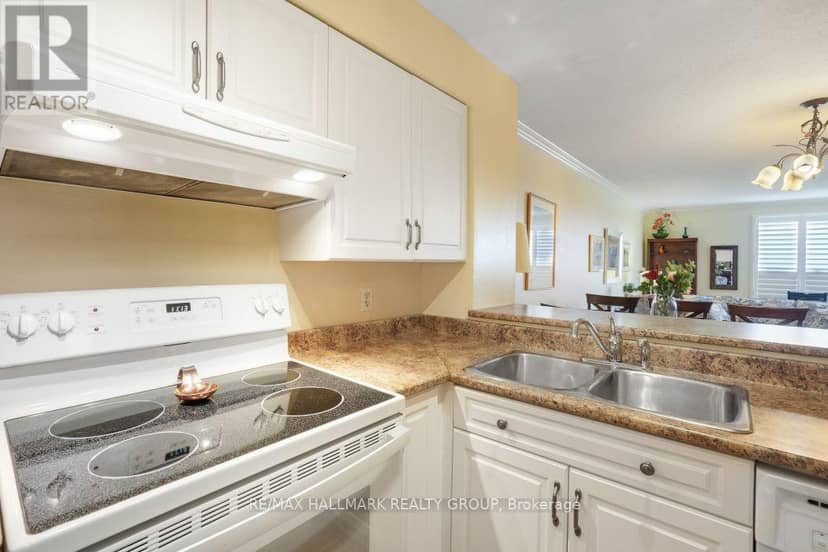 1006 - 545 St Laurent Boulevard — photo 11 of 34