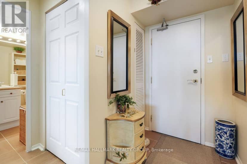 1006 - 545 St Laurent Boulevard — photo 17 of 34