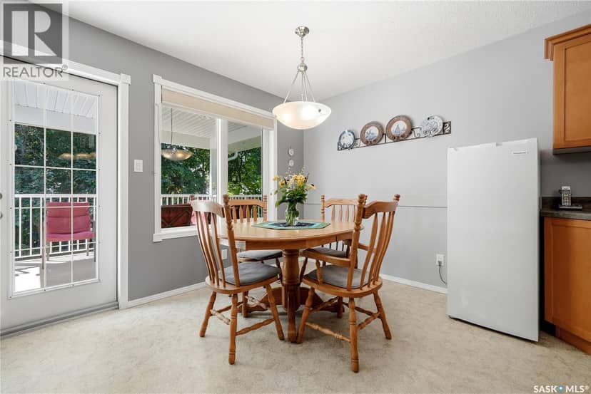 28 Rosedale AVENUE — photo 18 of 40