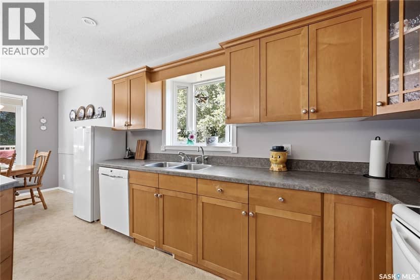 28 Rosedale AVENUE — photo 15 of 40