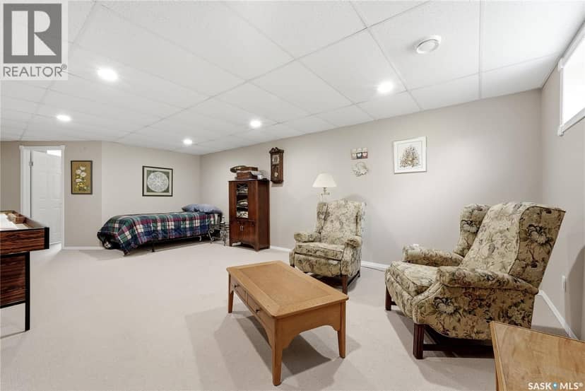 28 Rosedale AVENUE — photo 30 of 40