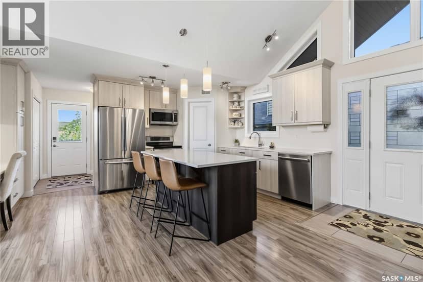 338 Laurier CRESCENT — photo 7 of 40