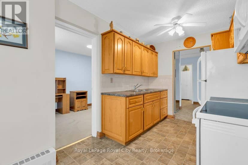 614 - 19 Woodlawn Road E — photo 13 of 40