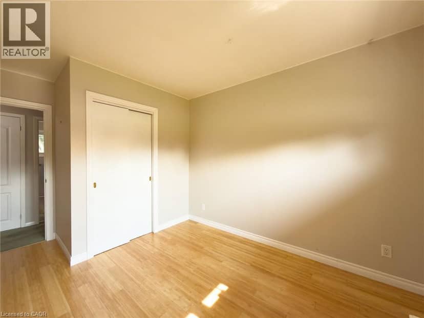 12 GLENDALE Crescent — photo 18 of 38