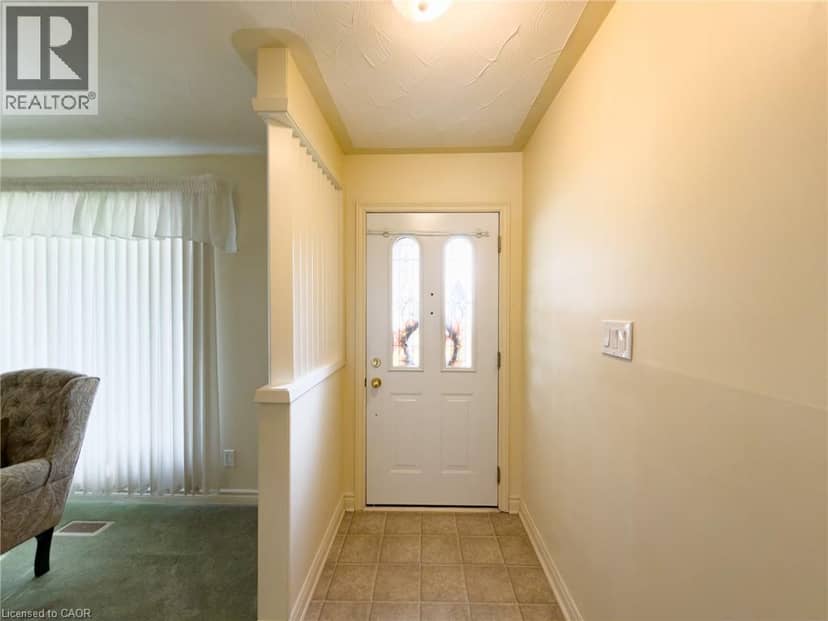 12 GLENDALE Crescent — photo 4 of 38