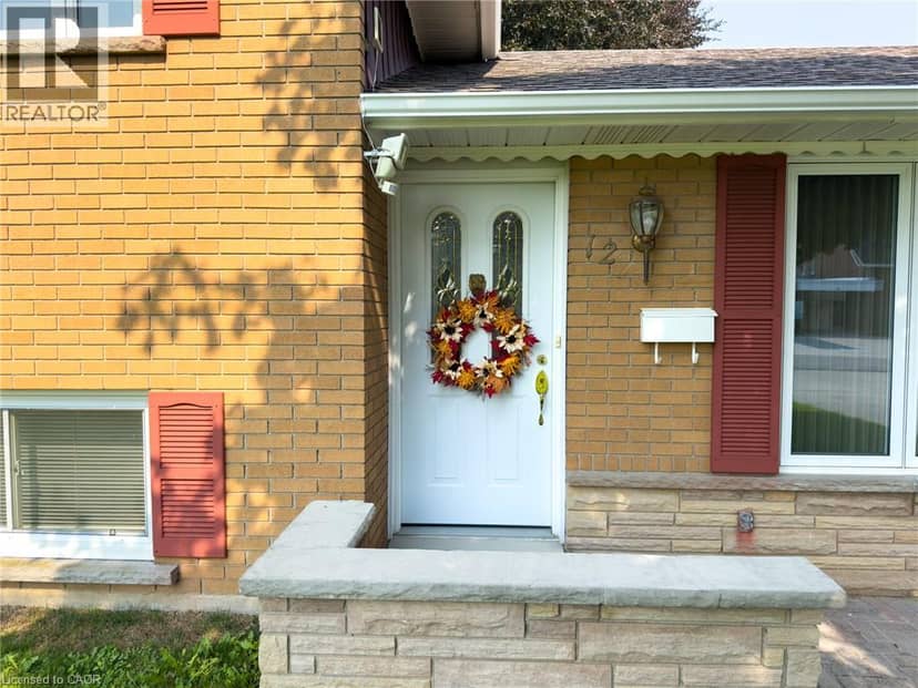 12 GLENDALE Crescent — photo 3 of 38