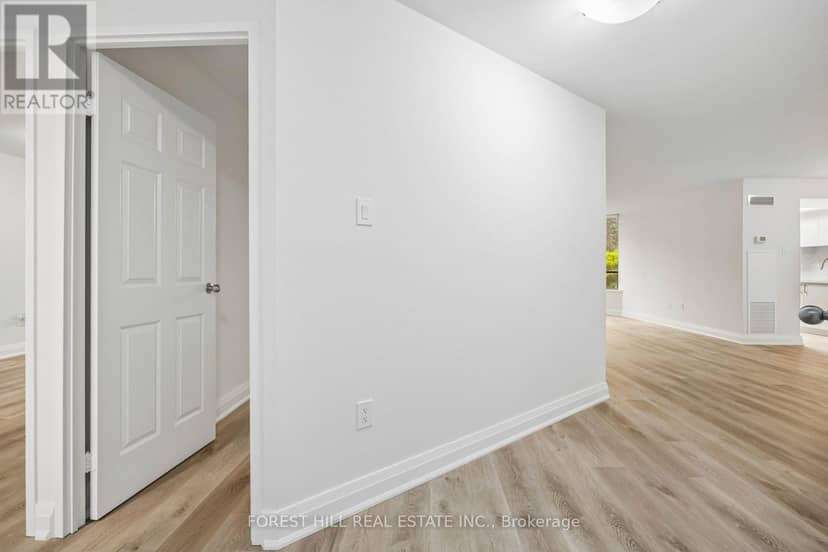 101 - 7420 Bathurst Street — photo 6 of 14