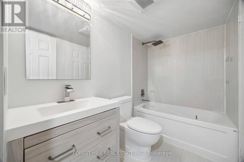 101 - 7420 Bathurst Street — photo 9 of 14