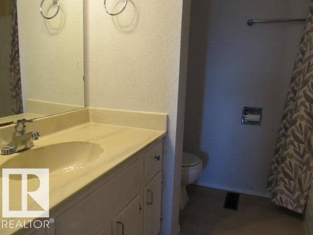 5608-5610 47 ST — photo 25 of 40