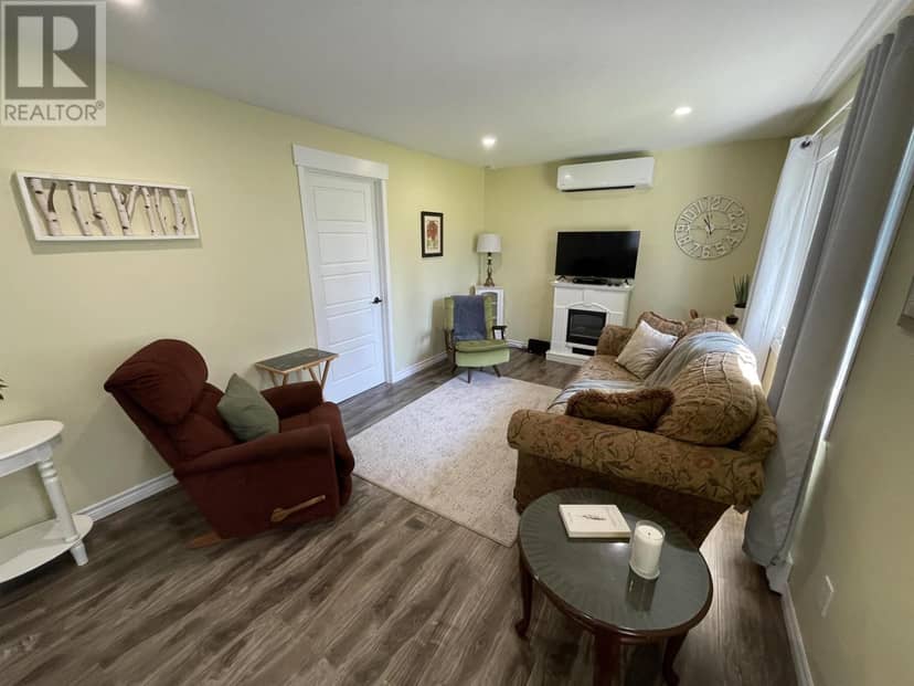404 FORTUNE COVE Road — photo 9 of 29