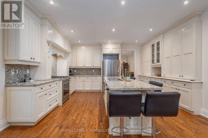 329 Walmer Road — photo 11 of 40