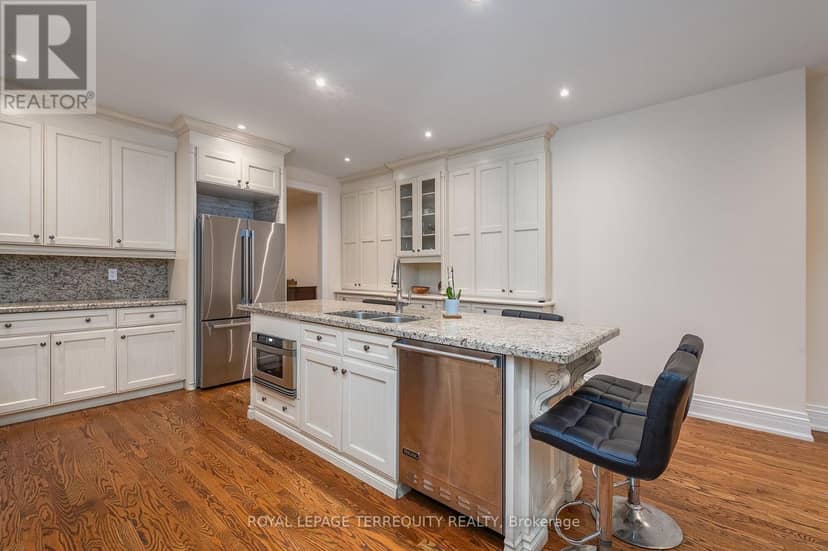 329 Walmer Road — photo 12 of 40