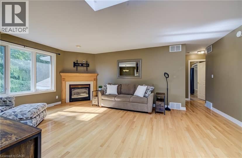 910 WALTON Avenue N — photo 9 of 40