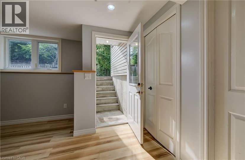 910 WALTON Avenue N — photo 33 of 40