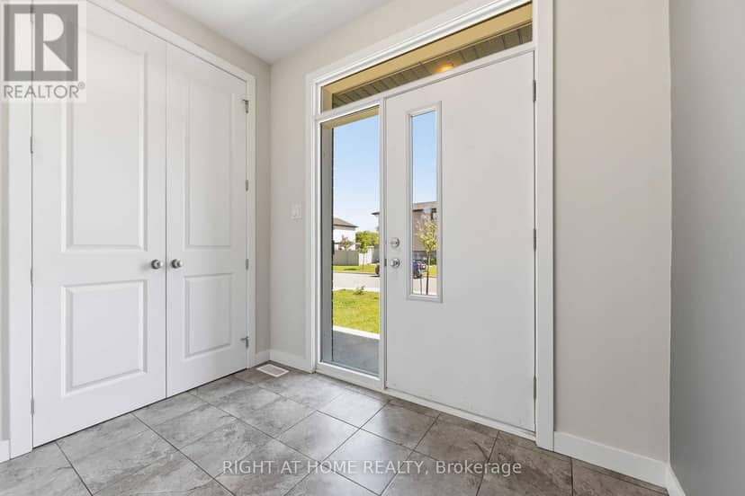 730 Kirkham Crescent, Ottawa, photo 3