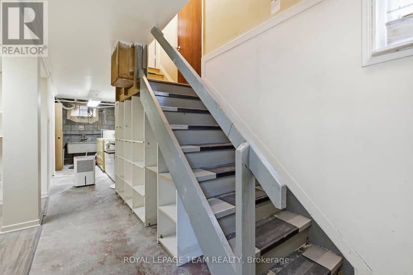 1020 Riddell Avenue S — photo 23 of 34
