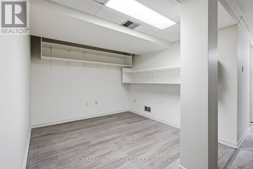 1020 Riddell Avenue S — photo 25 of 34