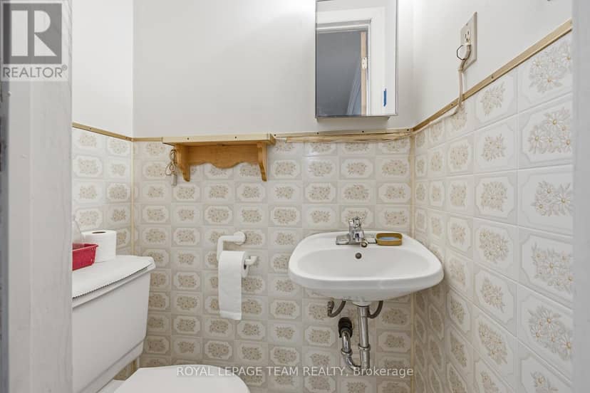 1020 Riddell Avenue S — photo 30 of 34