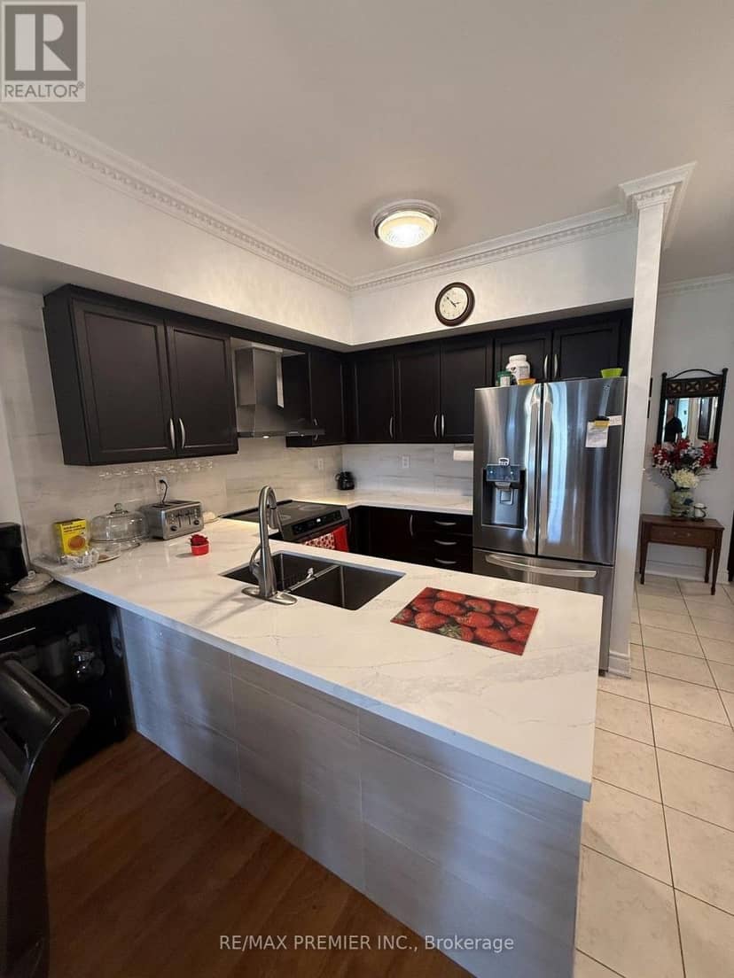 102 - 9901 Keele Street — photo 4 of 24