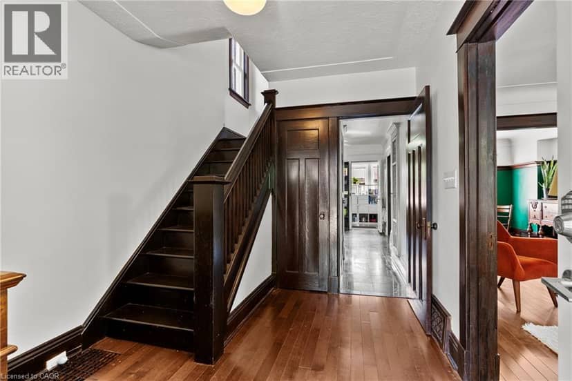 260 STINSON Crescent — photo 7 of 40