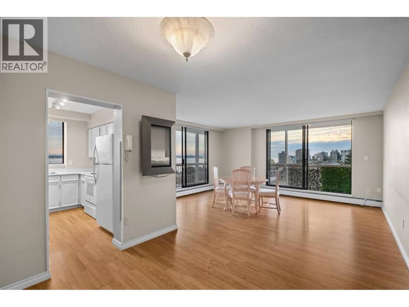 902 1390 DUCHESS AVENUE, West Vancouver, photo 2