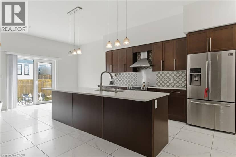2000 MADDEX Way — photo 7 of 40