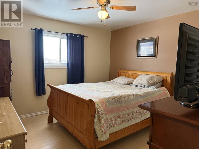 1668 Mackay Street — photo 17 of 40
