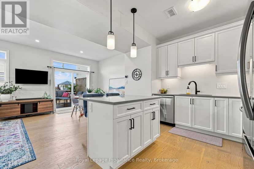 14 Otonabee Street — photo 3 of 30