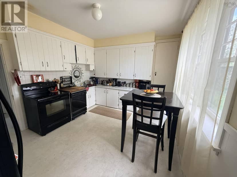 242 Fraser Street — photo 14 of 25