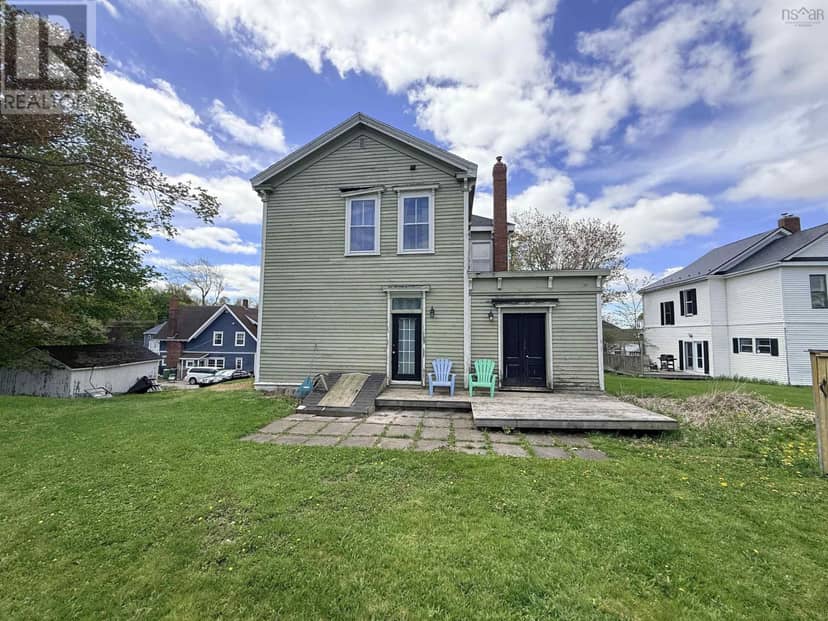 242 Fraser Street — photo 7 of 25