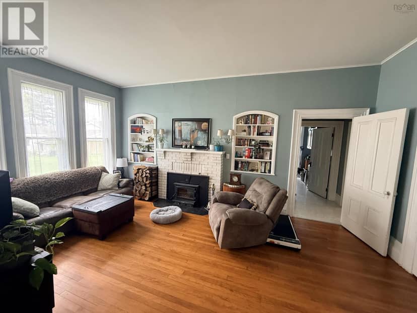 242 Fraser Street — photo 12 of 25