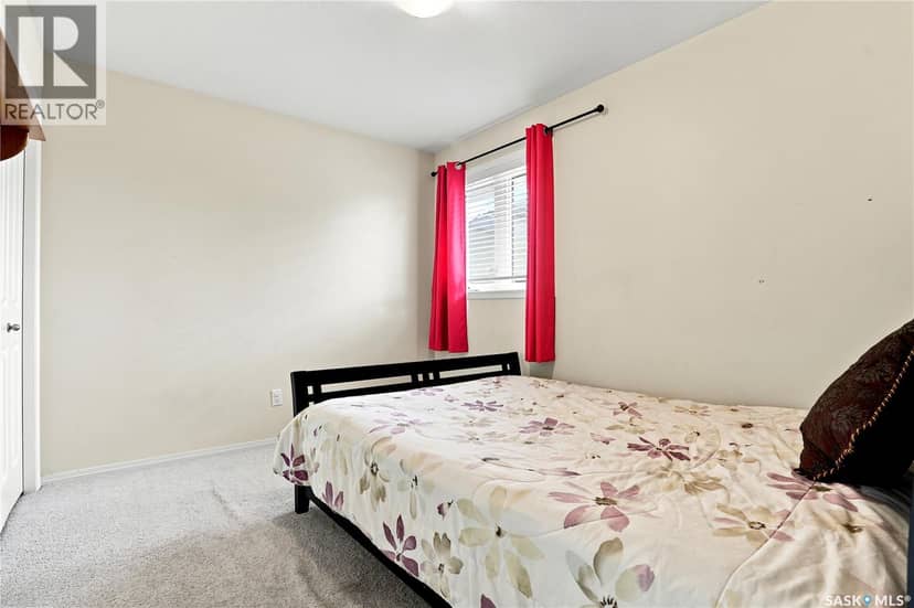 110 Stepney CRESCENT — photo 35 of 40