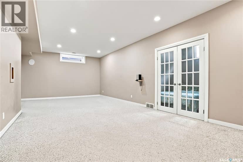 110 Stepney CRESCENT — photo 38 of 40