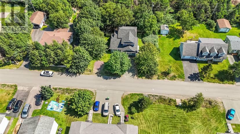 22 Greenhill Crescent — photo 11 of 36
