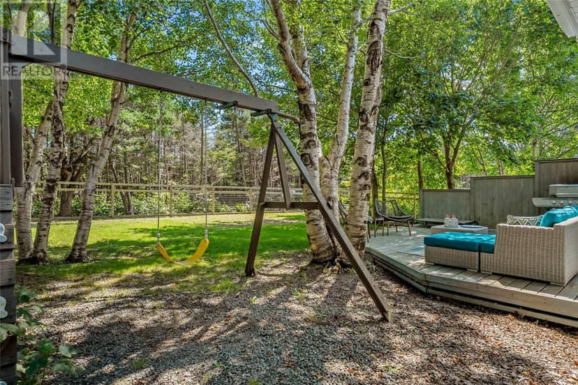22 Greenhill Crescent — photo 9 of 36