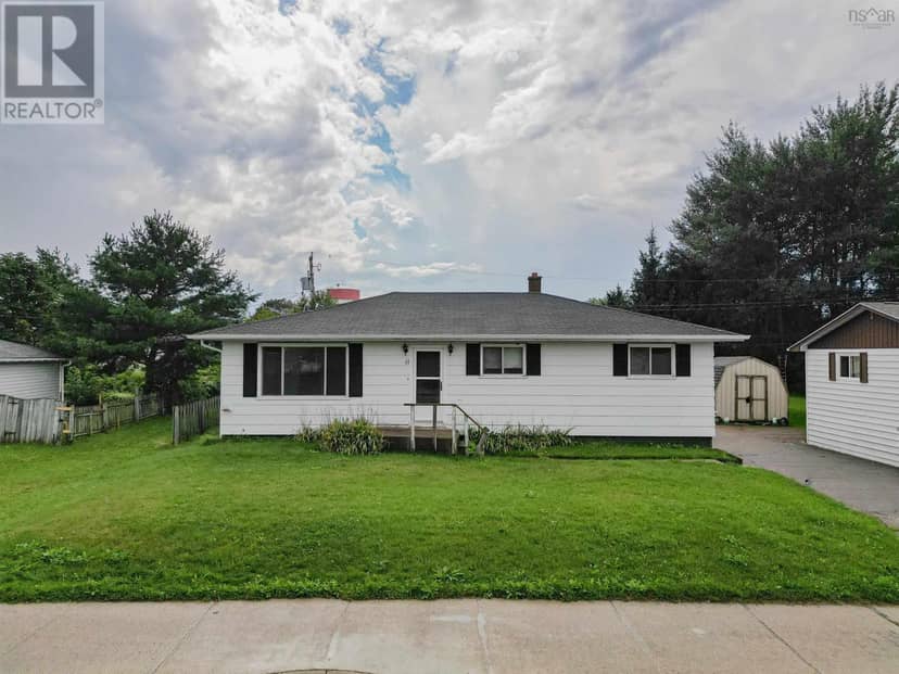 11 Tamarac Drive, Port Hawkesbury, photo 2