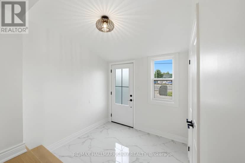 8410 11 Highway — photo 4 of 30