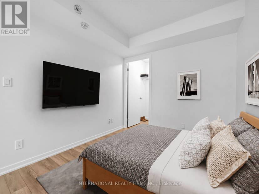 516 - 20 Joe Shuster Way — photo 16 of 33