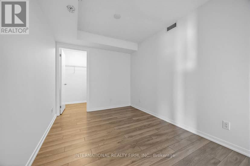 516 - 20 Joe Shuster Way — photo 19 of 33