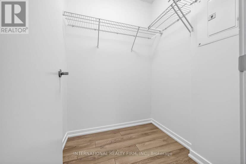 516 - 20 Joe Shuster Way — photo 21 of 33