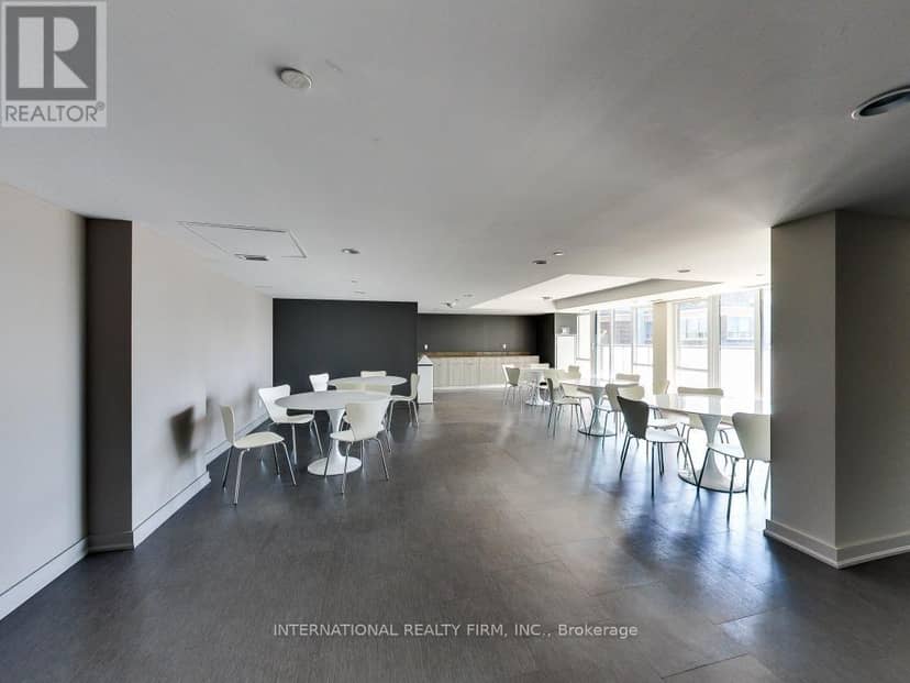 516 - 20 Joe Shuster Way — photo 31 of 33