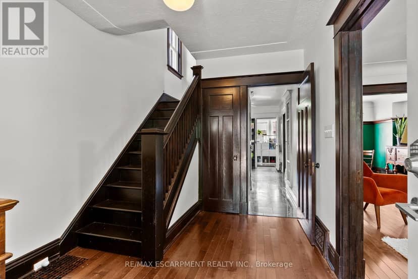 260 Stinson Crescent — photo 7 of 40
