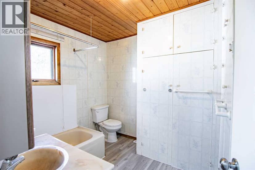 39061 Range Road 220 — photo 14 of 32