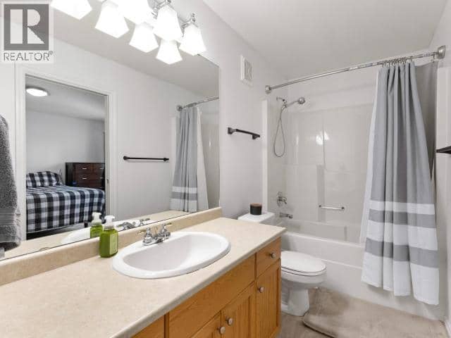 105 Pueblo Crescent — photo 11 of 25
