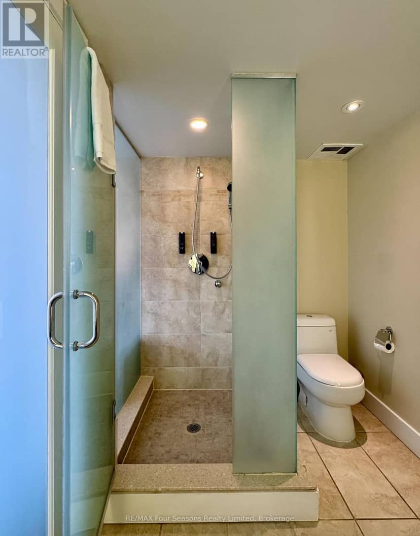 5209 - 9 Harbour Street E — photo 15 of 19